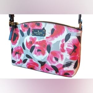 EUC Kate Spade pink/black/white/gray brushed floral design 4 buckle notches